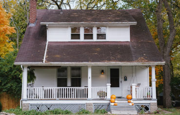 Door Knocking Etiquette 101: How to Introduce Yourself to an Owner Who’s Home is Scheduled for Auction