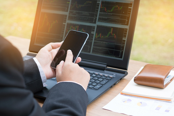 How Can Day Traders Start Investing in Real Estate